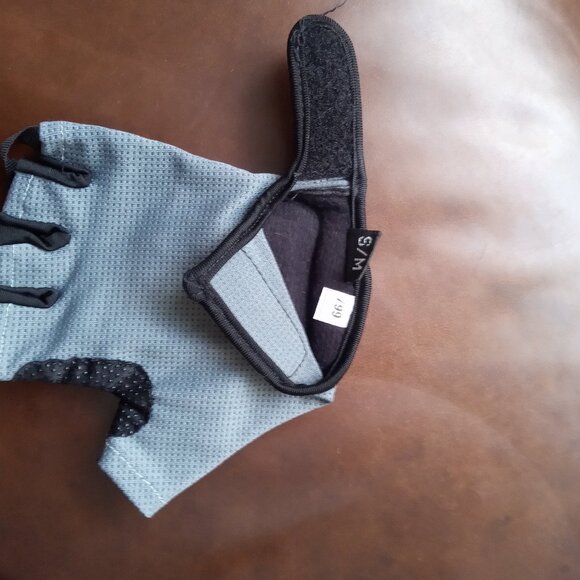 GoodLife FITNESS workout Gloves - Picture 2 of 7